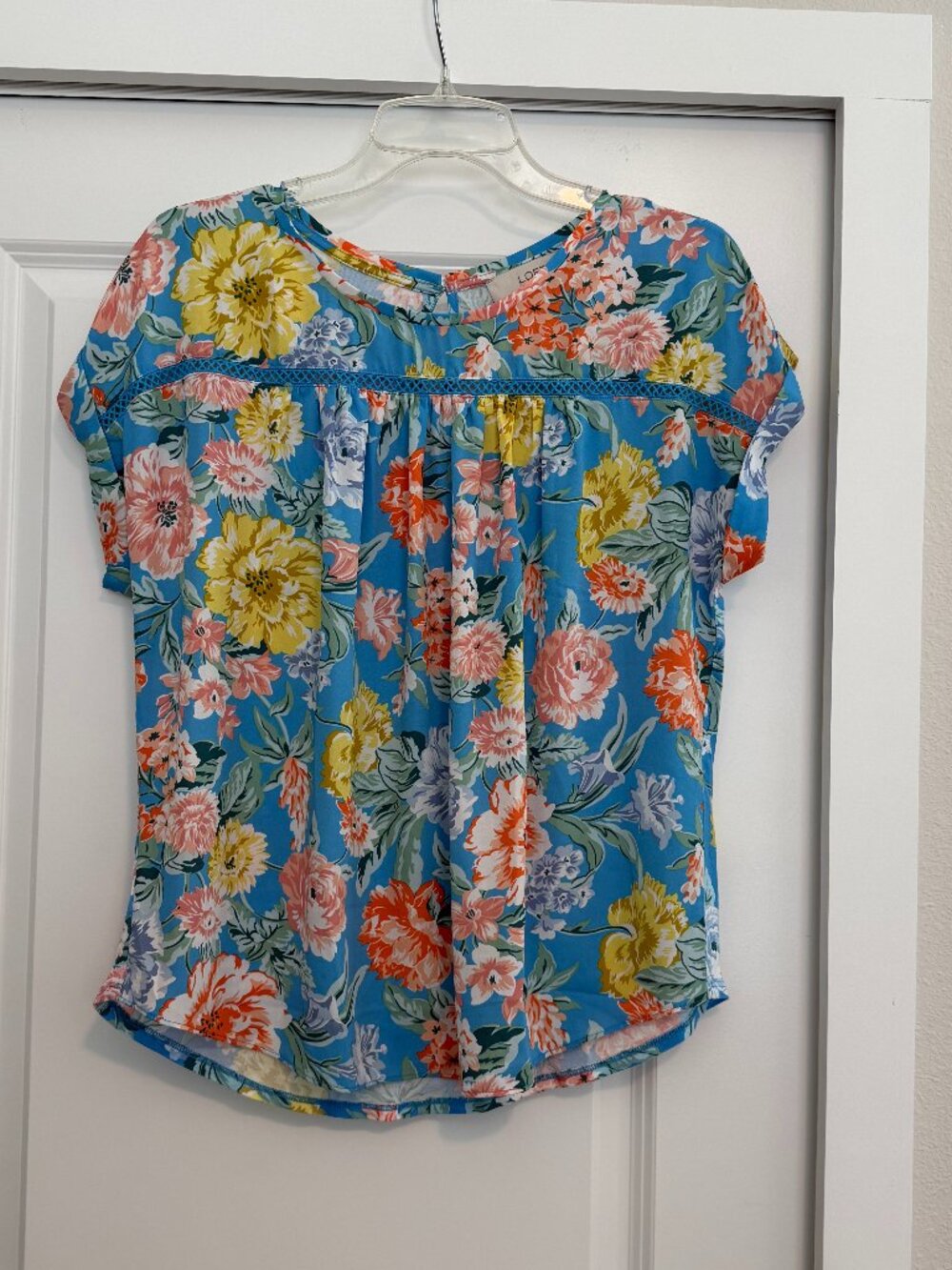 LOFT Blue Floral Short Sleeve Blouse Medium Excellent Condition